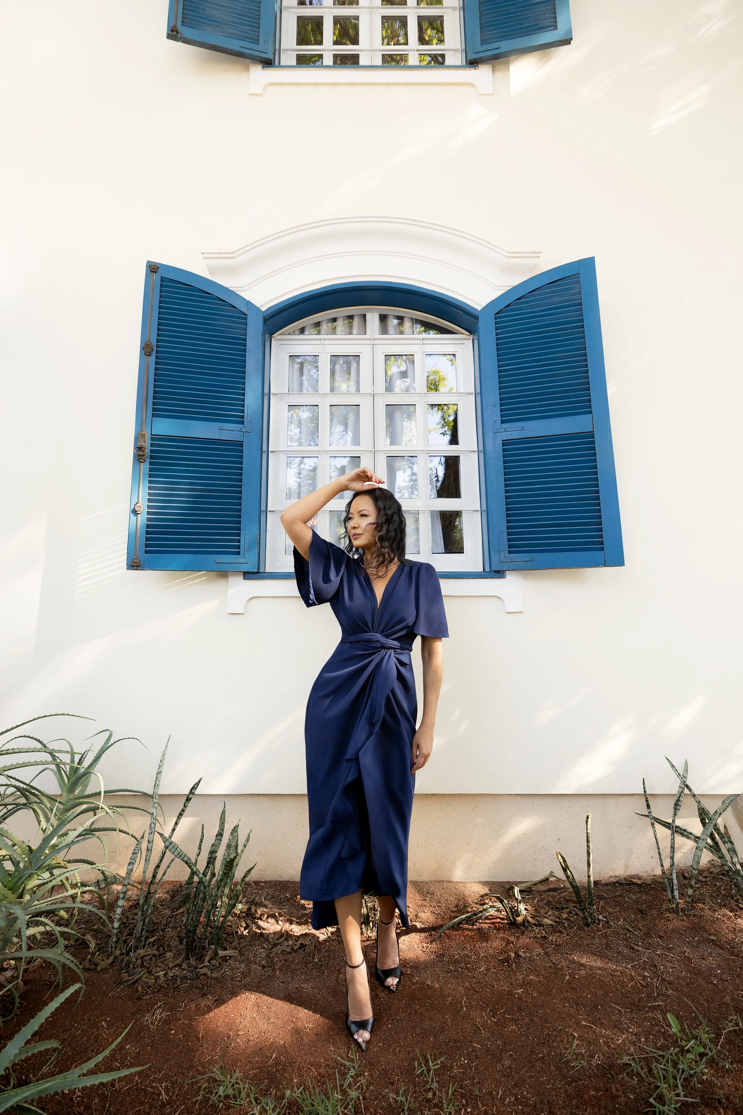 Vestido Athena azul-marinho, corpo inteiro